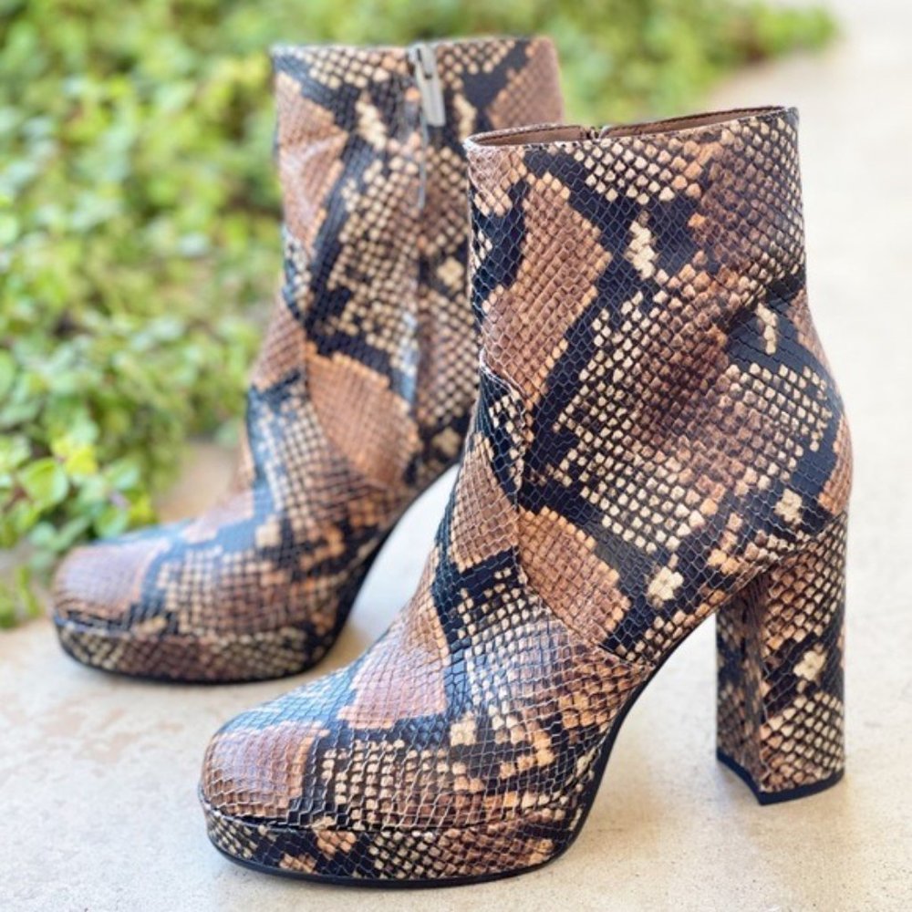 Vince Camuto Jemeria Python Platform Boots Booties, Size 8 - Picture 3 of 5